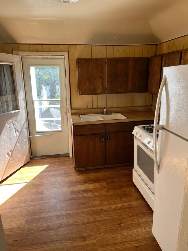 Building Photo - 207 K St