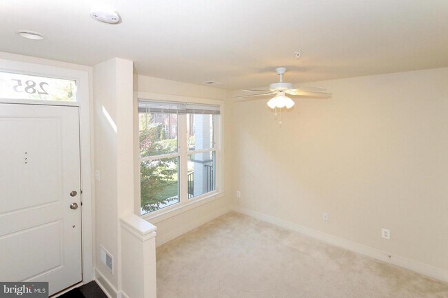 Primer piso / entrada - 2854 Chancellor's Way NE