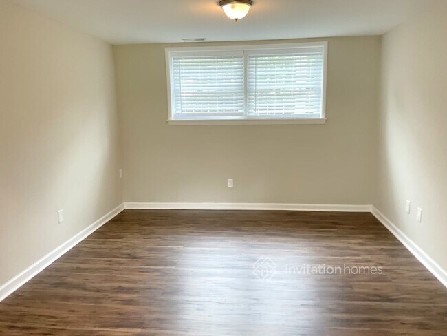 Foto del edificio - 8615 Larchmont Cir