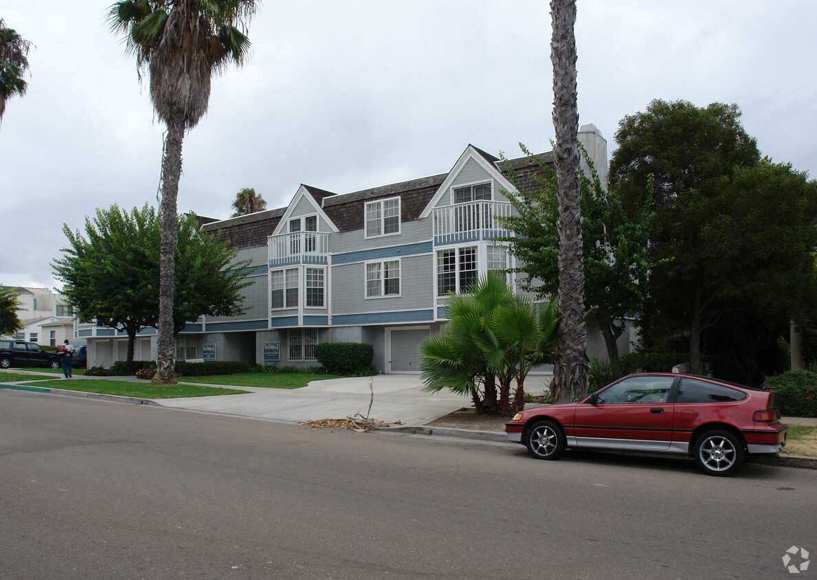 Building Photo - Queen Victoria Apartments