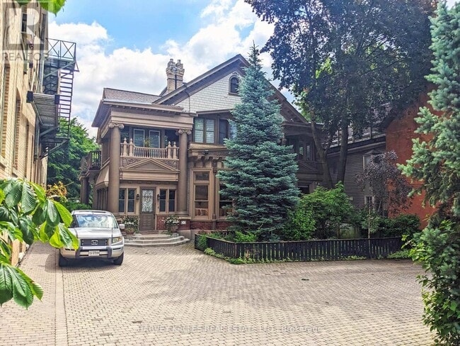 Building Photo - 37-37 Metcalfe St