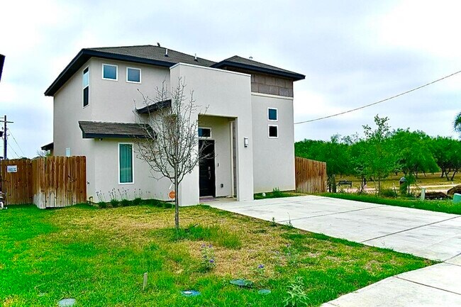 Building Photo - 5626 Encanto Dr