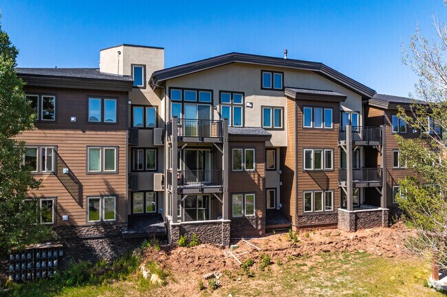 Edificio - Crestview Condominiums