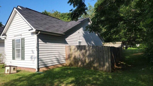 Building Photo - 9200 Amy Dr