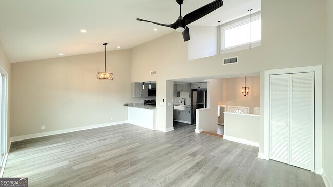 Foto del edificio - 295 Clearview Ct