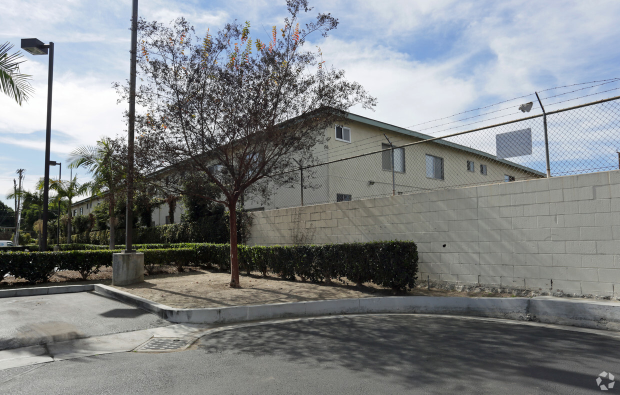 Building Photo - The Lynwood Apartments