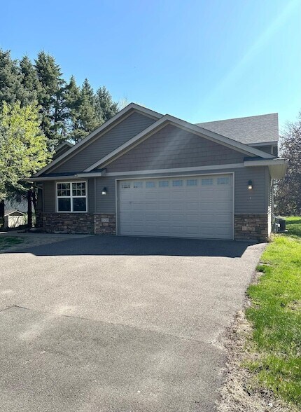 Foto del edificio - 1539 Hydram Ave N