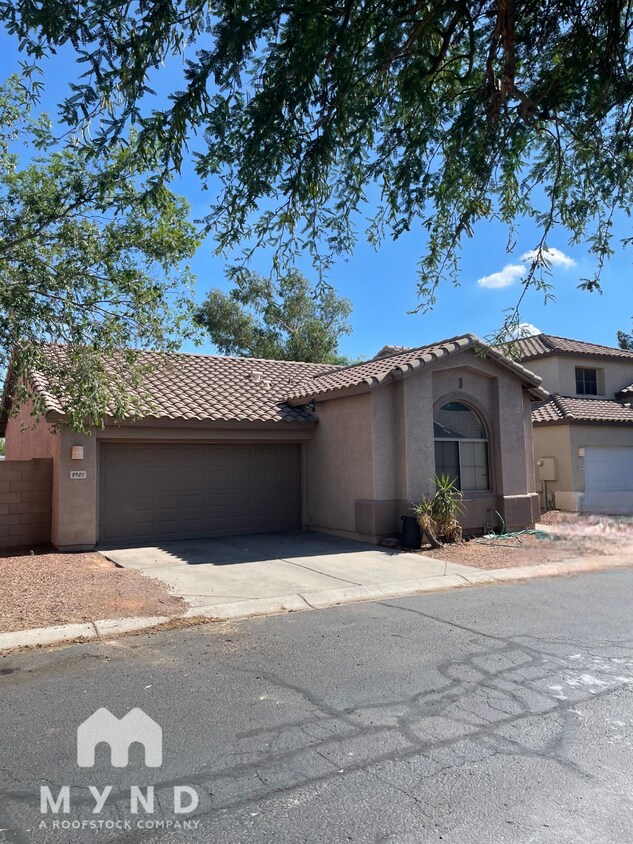 Foto principal - 8921 E Crescent Ave