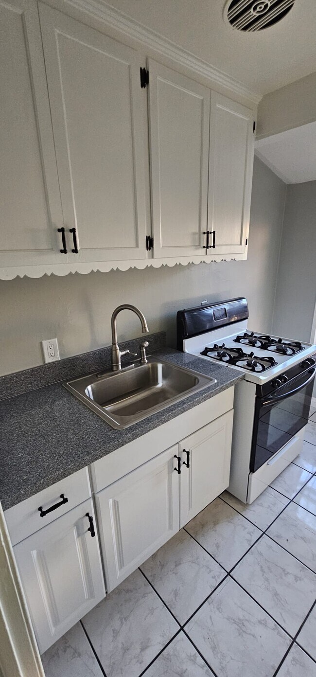 Foto del edificio - 5723 Loveland St