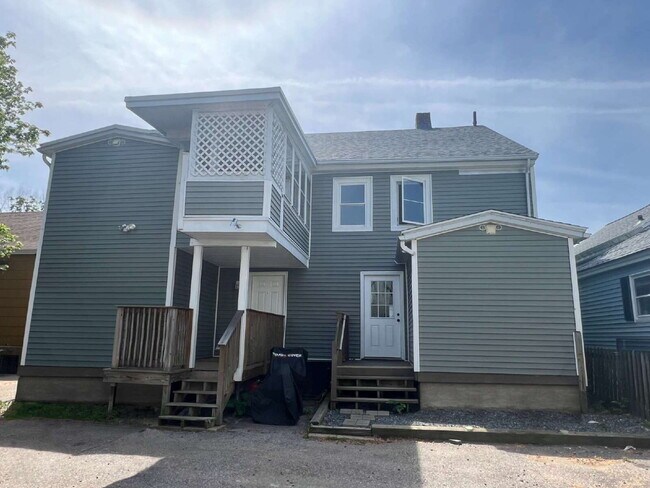 Foto del edificio - Large one bedroom, updated in the heart of Somersworth!