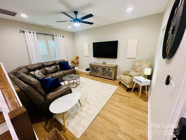 Foto del edificio - 571 Reid St