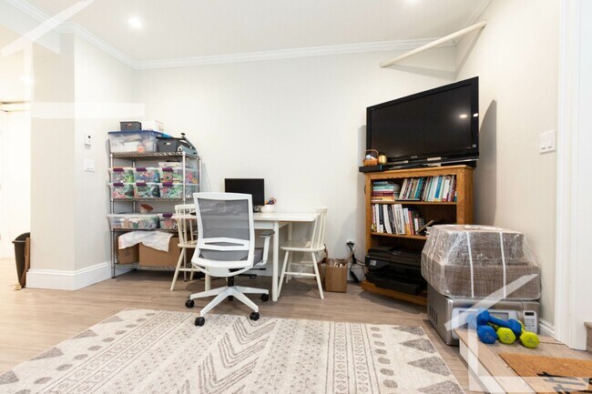 Foto del edificio - Large recently renovated 1 bed unit near the Green Line.
