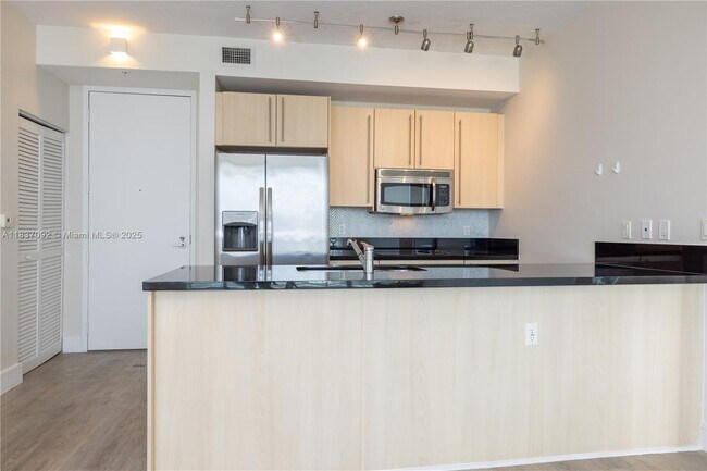 Foto del edificio - 79 SW 12th St