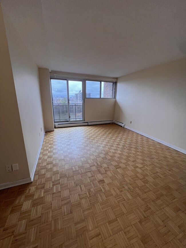 Photo du bâtiment - 345 Laurier Ave E