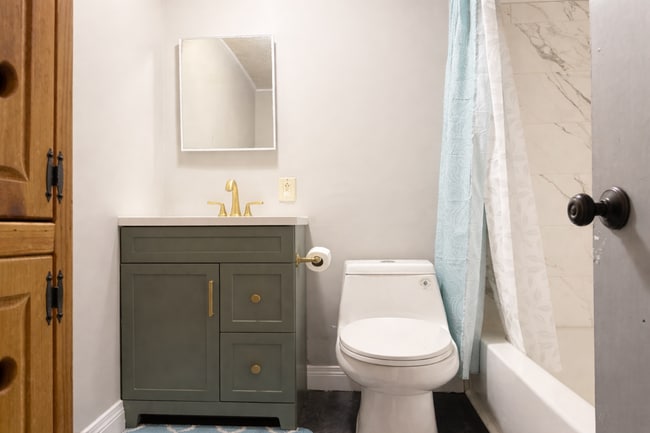 Building Photo - 606 5th St