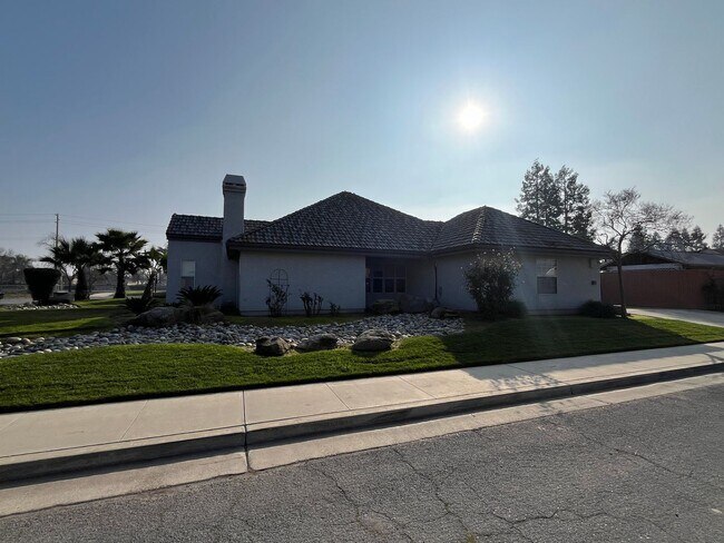 Foto del edificio - Beautiful Home Coming Soon! 4 Bedroom + office space!