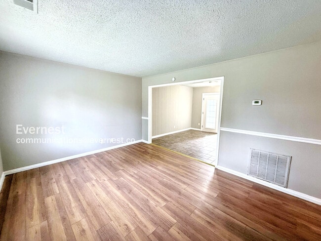 Foto del edificio - 1004 Cherry Brook Cir