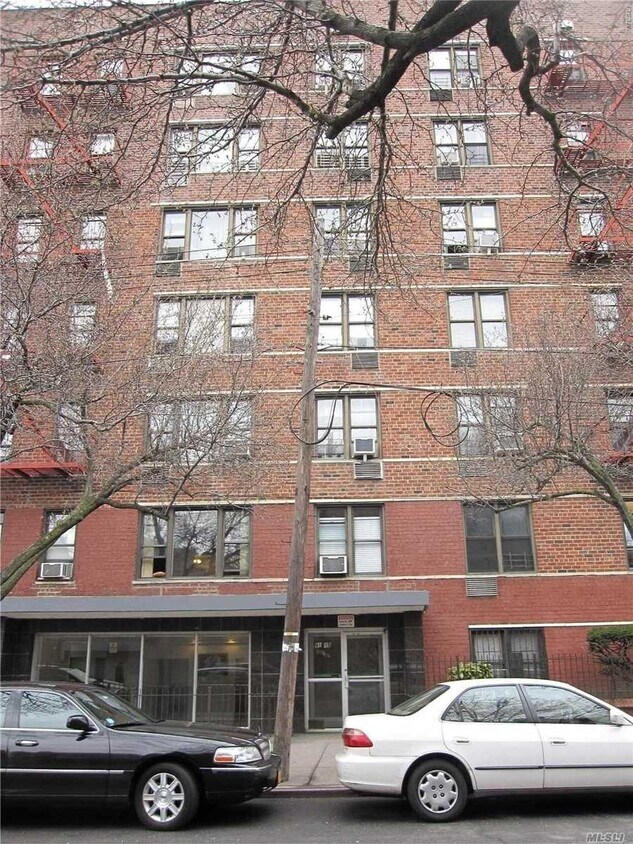 Primary Photo - 91-15 Lamont Ave