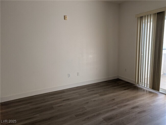 Foto del edificio - 7255 W Sunset Rd