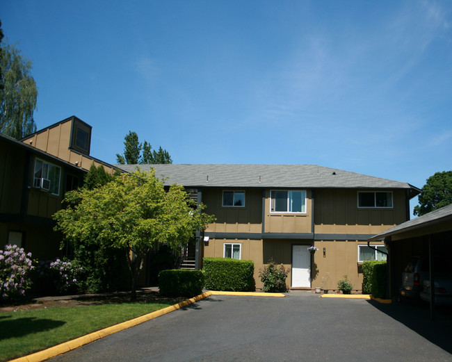 Building Photo - Oak Tree Apartments