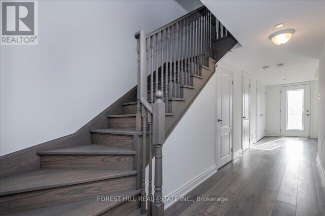 Photo du bâtiment - 111 Marina Village Dr