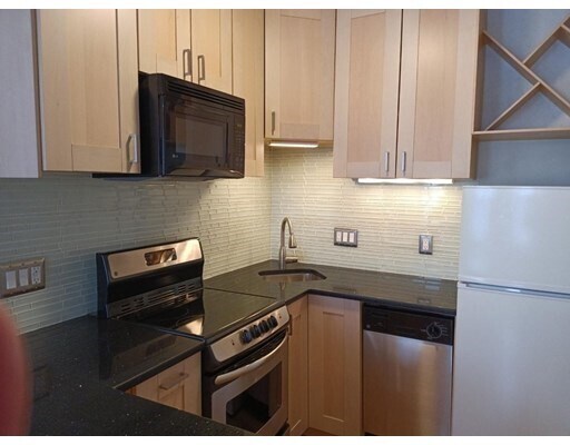 Building Photo - 8-12 Battery St