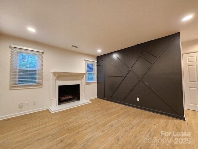 Building Photo - 8637 Crows Nest Ln