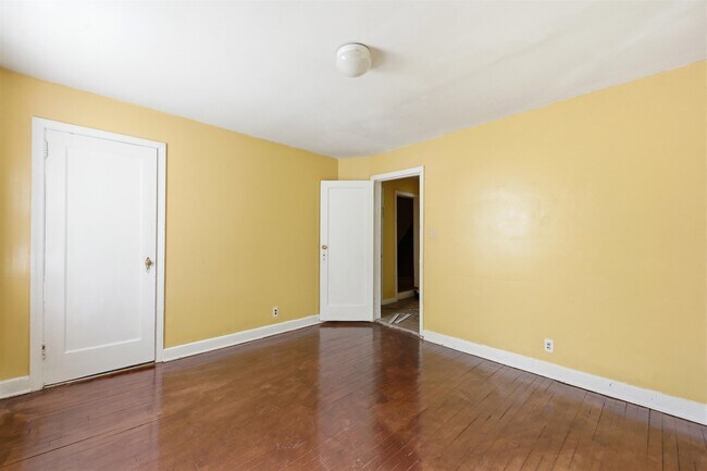 Building Photo - 10 McGotty Pl