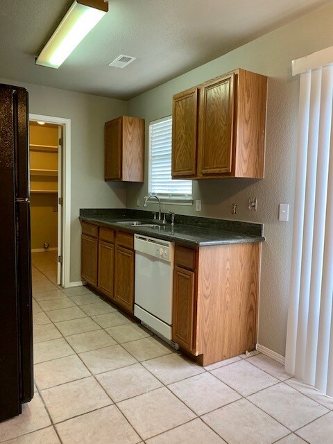 Foto del edificio - 3577 Hemlock Pl