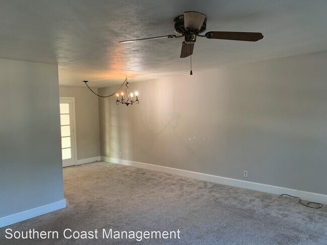 Building Photo - 506 67th Ave N