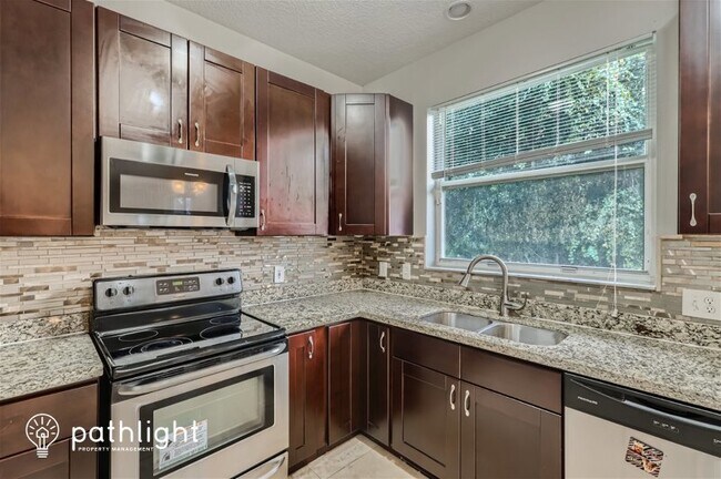 Foto del edificio - 18207 Sweet Jasmine Dr