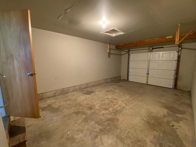 Garage - 1808 Taurus Ave