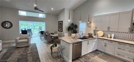 Building Photo - 421 Kings Way Building Photo - 421 Kings Way