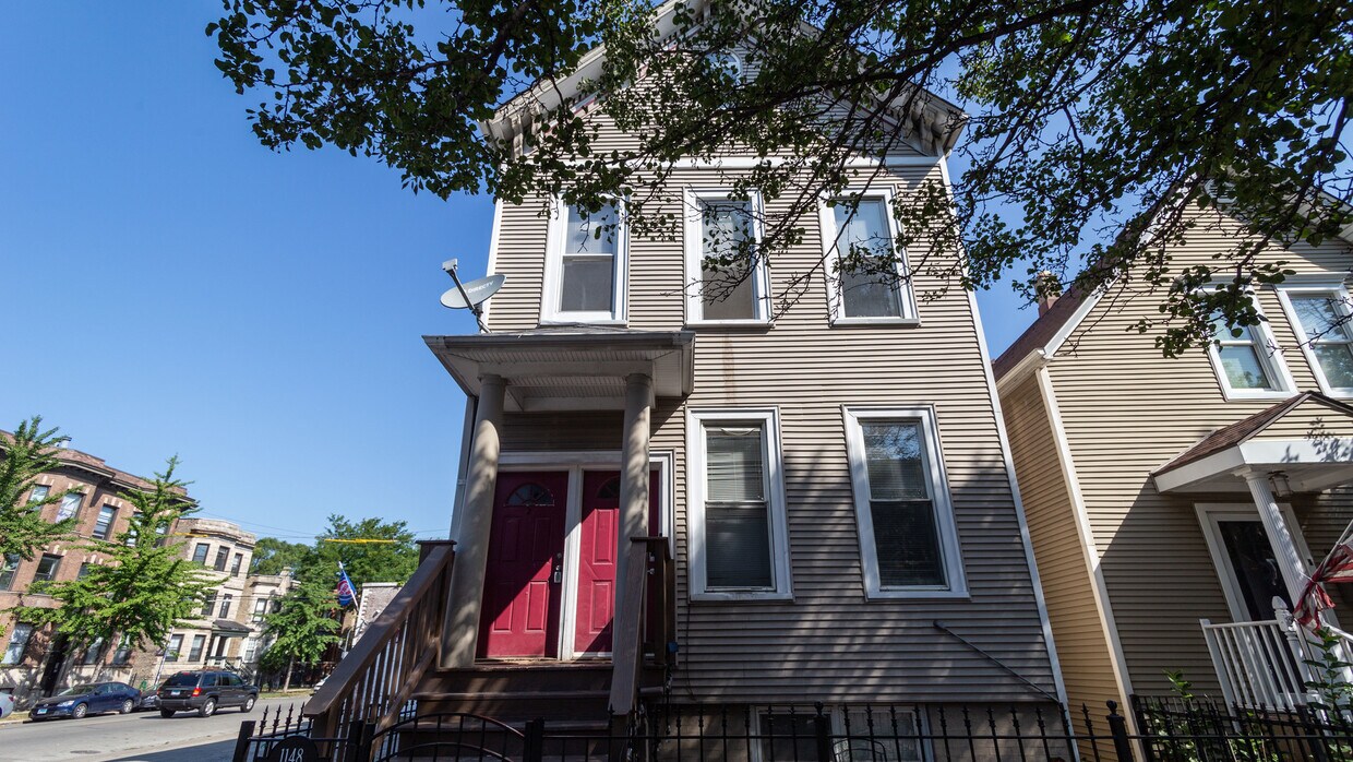 Foto principal - 1148 W Addison St