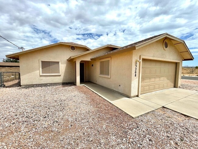 Building Photo - Nice 2 Bedroom 1 Bath Home!