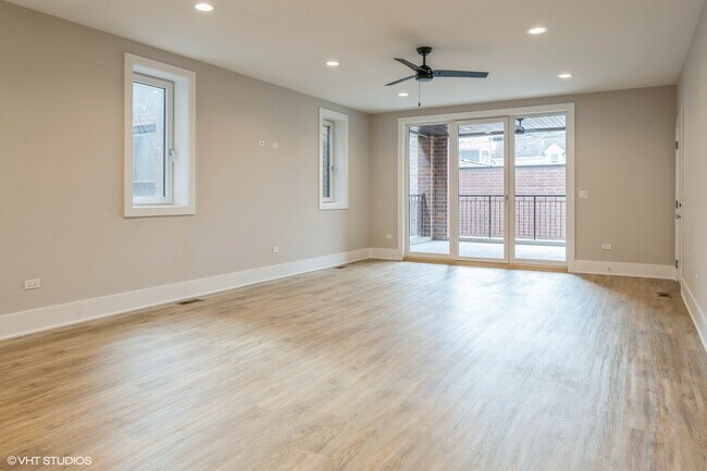 Building Photo - 1647 W Irving Park Rd