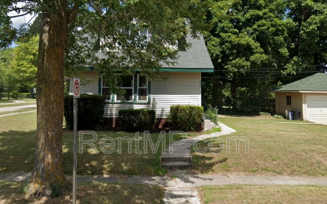 Building Photo - 703 E Chippewa St