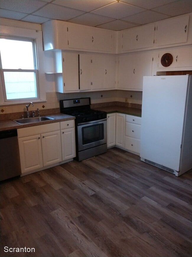 Building Photo - 3 br, 1.5 bath House - 421 Willow St