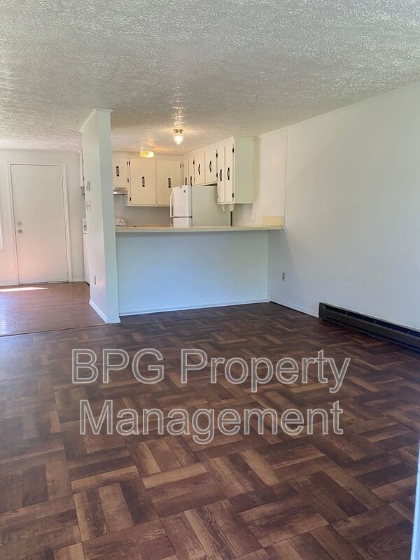 Building Photo - 123 Circle Dr