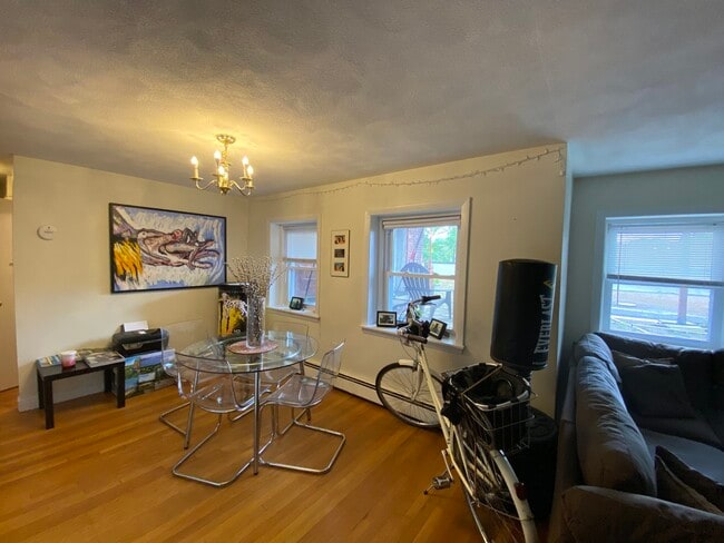 Building Photo - 322 Tappan St