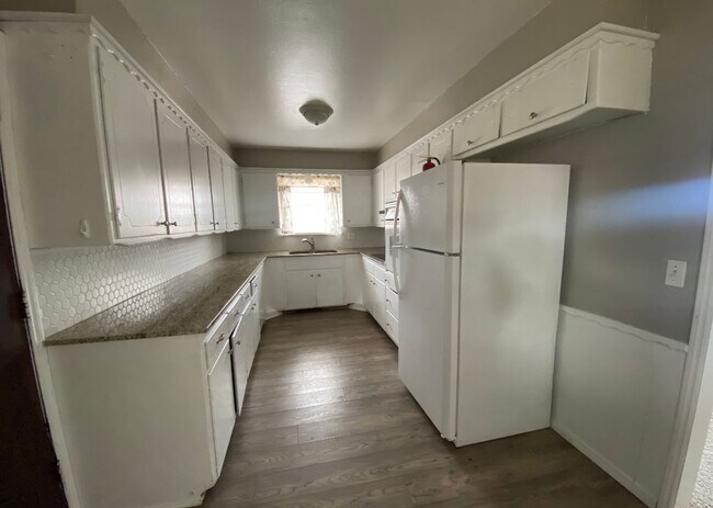 Foto del edificio - Beautiful Home- The Only thing Missing Is You!