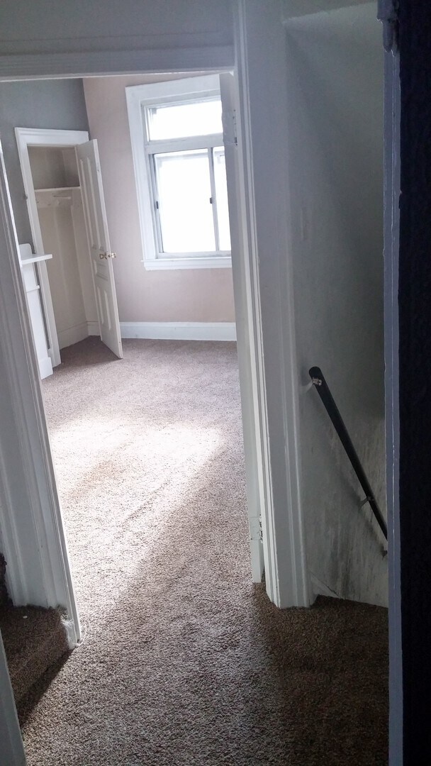 Building Photo - AVAILABLE APRIL - Awesome 2 Bedroom 1 Bath...