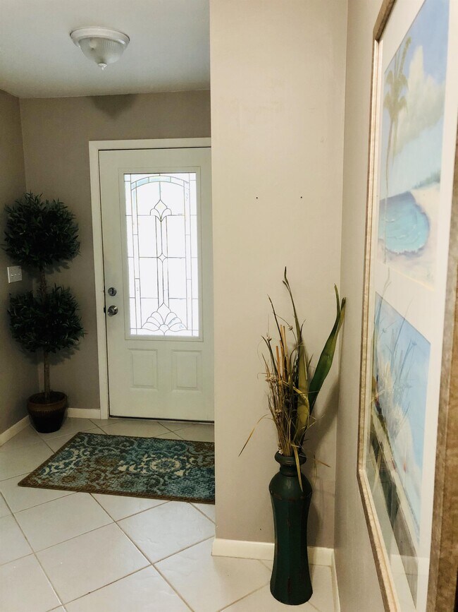 Building Photo - 840 104th Ave N