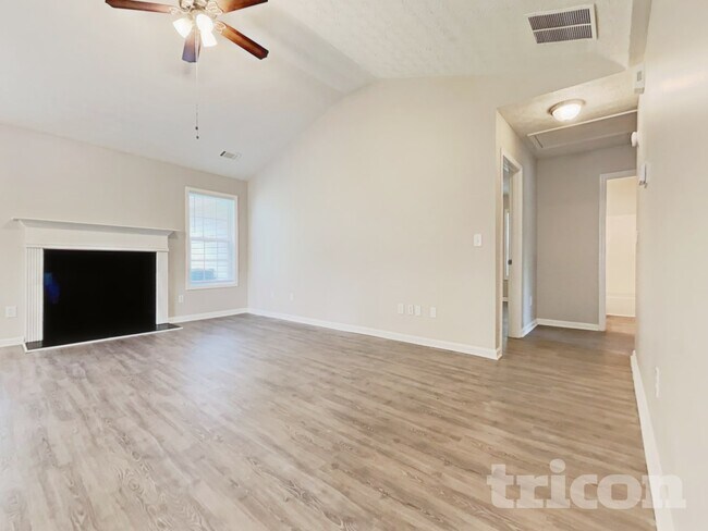 Foto del edificio - 6050 Fieldwood Ln