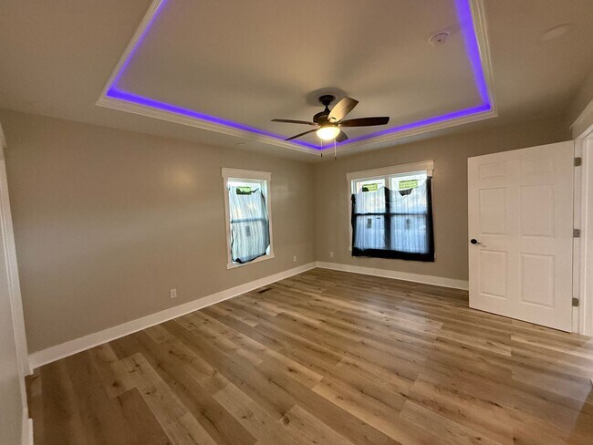 Building Photo - 4 Bedroom 2.5 Bathroom Home Available