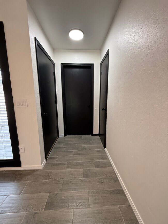 Camino de entrada - 4204 NW 51st St