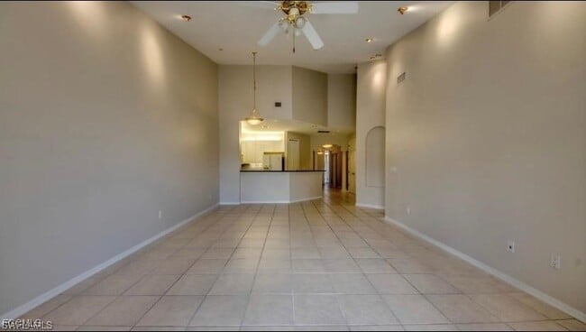 Foto del edificio - 15250 Riverbend Blvd