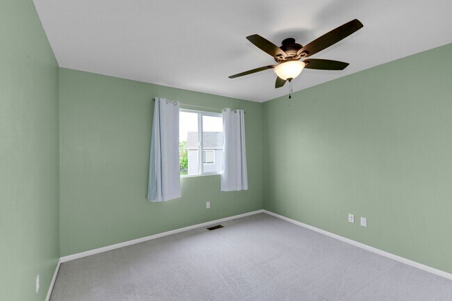 Building Photo - LOVELY TWO STORY HOME IN THE RANGE AT SPRI...