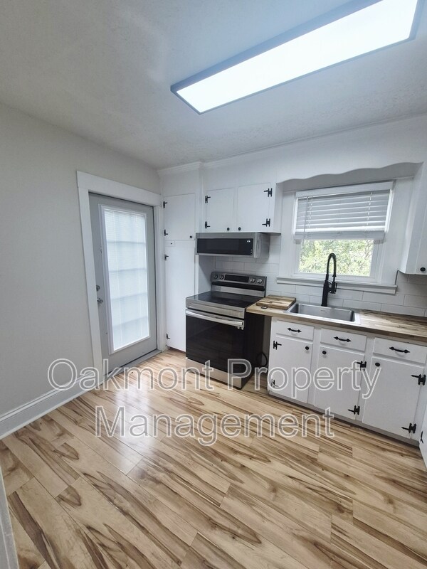 Foto del edificio - 110 Phelps Rd
