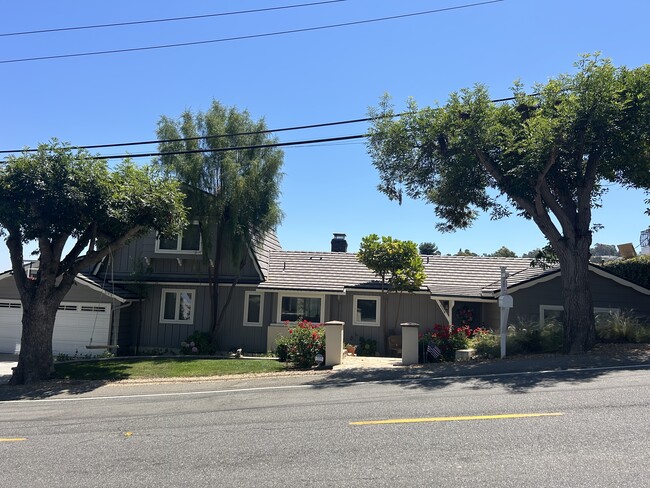 Building Photo - 27078 Sunnyridge Rd